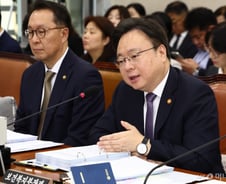 野전진숙 "연금 자동삭감, 토론회서 검증하자"…복지부도 수용