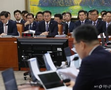 "공공배달앱 육성" "티메프 실효대책" 정무위, 국감서 국조실 압박