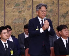 "최애 만나려 1500만원 현질"…랜덤 포카·음반 밀어내기 없어질까?