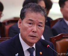 김영호 장관 "북, 헌법에 국경선 끊는 내용 포함할지 예의 주시"
