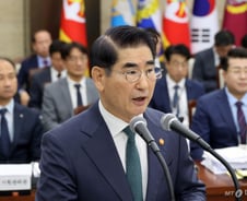 "군복 입었다고 할 말 못하면 병X"…김용현 장관, 방첩사령관 옹호