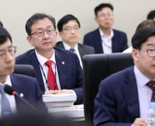 "국회를 겁박하나"...'이재명 헬기·명품백 의혹' 놓고 여야 난타전