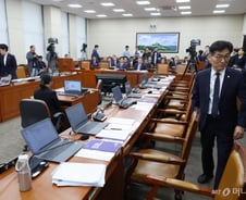 환노위, '김문수 역사관' 與野 공방에 시작도 못하고 국감 중지