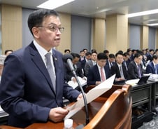 "전국민 25만원 줘야" "지역차별"…여야, 내수 해법놓고 '공방'