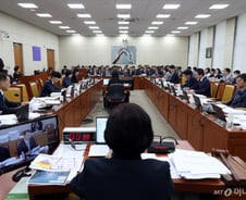 "체코원전 과대포장"vs"잃어버린 5년"…여야, 전·현 정부 원전 정책 공방