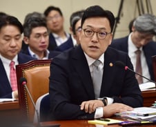 野 박상혁 "은행서 펀드 산 투자자 85.4%가 위험성향?" 김병환 "살펴볼 것"