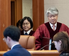[단독] '탄핵 사유' 묻자…헌재 "국정 수행에 대한 믿음 상실될 때"