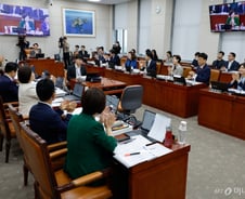 '한강 노벨상'에…교육위 "인문학 투자 늘어야" "고전번역원 지원도"