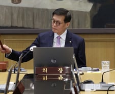 금리인하에도 증시 '시큰둥'… 한강 노벨상에 출판 테마주만 '들썩'