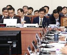 "직장인이 나라살림 떠받쳐" vs "상속세 바꿔야"...여야 '감세' 공방