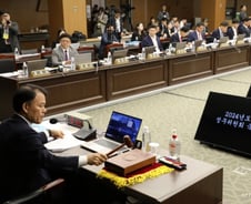 "김대남 추천 누가?" 정무위 국감 공회전···정책은 막판 몰아치기