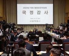 "답변시간 달라"는 오세훈에 野 "깐족"..행안위 국감 한때 '파행'