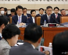 "소리지르지 말라"는 감사원 총장...정청래 "조용, 뒷자리로 가세요"