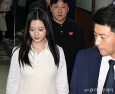 뉴진스 하니 "높은 분이 인사 무시…회사가 우리 싫어한다고 확신"