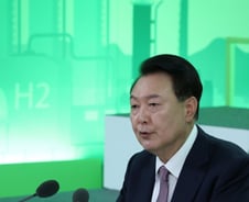 윤 대통령 "한국, 무탄소 에너지·원전 르네상스 여정 선두에 서 있다"