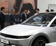 "택시, 안심하고 내려요"…현대차 '표시등 개발'·중소업체 '상생'