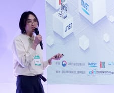 360도 모든 방향 걷는 러닝머신, VR·군사·게임 '초몰입' 열린다