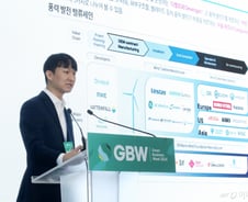 갈수록 커지는 친환경 시장…"풍력산업 육상·해상 나눠 봐라"
