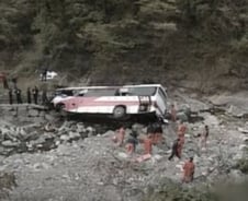 허공에 붕 뜨더니 계곡 추락…산행 떠난 주부들, 못 돌아왔다 [뉴스속오늘]