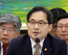 "플랫폼 정산주기 왜 20일?" "대통령실 입김 있었나" 공정위, 해명 '진땀'