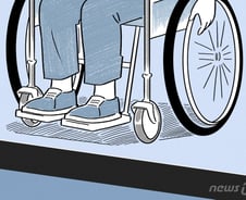 편의점 바로 앞이 차도인데 경사로 설치?…점주들 "사고 나면 어쩌나"