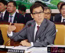 "맛없고 비싼 휴게소 음식" 도로공사 뭇매…함진규 '답변 태도' 질타