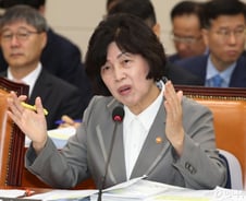 '이념 논쟁'부터 '보훈 정책'까지···홍역 치른 강정애 장관