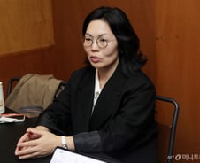 한해 버려지는 옷 11만톤…"바다 옆 쓰레기 산 쌓고 있다"