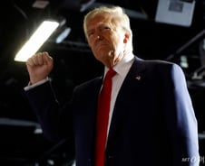 트럼프 당선 확률 64%? 조·방·원 달리는데…"한국 경제 부담" 지적도