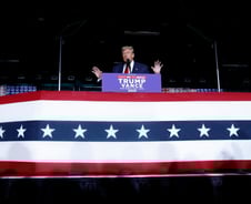 월가는 트럼프 승리 전망? 교도소·비트코인·인플레 '베팅' 늘었다