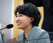 국감장 선 탈시설 장애인 "내 삶은 나의 것…허락받을 사람 없어 행복"