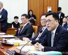 김병환 금융위원장 "금산분리 규제 완화, 속도감 있게 추진"