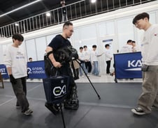 하반신 마비 수년, 두 발로 '우뚝'…"이렇게 걸었었지" [영상]