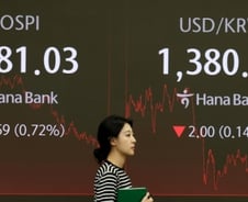 외인 6000억 팔고, 개인 6000억 샀다…코스피 수급 공방, 결과는?