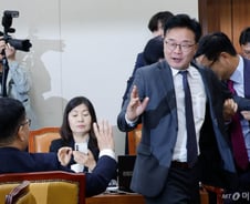 직원 기절하고 "씨X 다 죽이네" "이자식"…막말에 난장판 된 과방위 국감