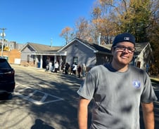 30분 줄 서 "OOO 찍겠다"…박빙 지지율에 미 사전투표소 열기 '후끈'[르포]