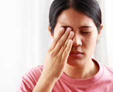 "눈이 감겨" 방치했다 다리 '휘청'…근육 망가지는 이 병 1분 진단법