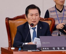 마이크 독차지하고, 발언권 제한한 위원장들...결국 윤리위 제소