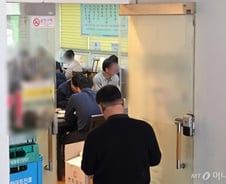 기사식당 문 여는 직장인·대학생들…"8000원에 배까지 든든"[르포]