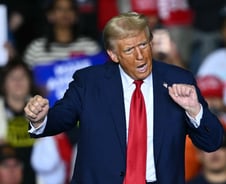 "트럼프 대통령 되면 오른다" 돈 들고 우르르…27% 뛴 이 주식