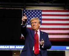 트럼프의 '분열' 작전…해리스 텃밭 '균열'