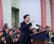 "TK, 너마저"...윤 대통령 지지율 20% 아래로 "전면 쇄신해야"