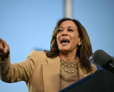 안갯속 막말만 들리는데…미 대선 승자 빛낼 마지막 변수는