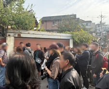 "난생 처음 조용한 아침"…'통금' 생긴 북촌 한옥마을 오픈런[르포]