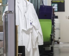 의대교수 설문 했더니...응답자 96% "의대정원 동결·감원 해야"