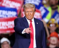 앞서가는 트럼프, 선거인단 23명 확보…해리스는 아직 3명