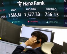 미 대선 '눈치보기' 이어지는 코스피… 비트코인 9900만원 재돌파