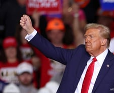 [속보] 트럼프 "역경 이겨 내고 역사 만들어냈다" 사실상 승리선언