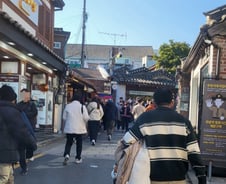 "월 이자만 700만~800만원인데 길막"… 뒷목잡은 북촌 상인들[르포]