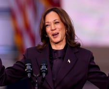 해리스, 뼈 있는 승복 선언…"민주주의 위한 싸움 포기하지 않을 것"